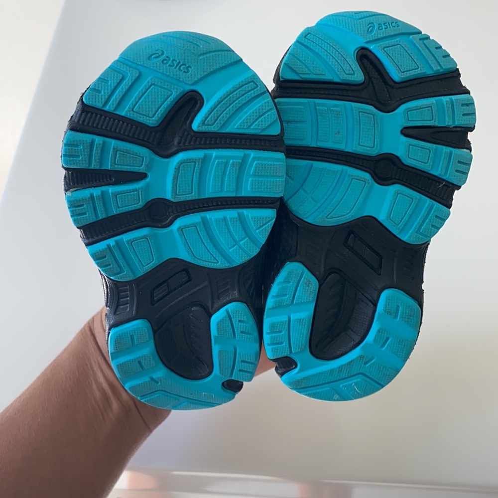 ASICS - Picture 2 of 2